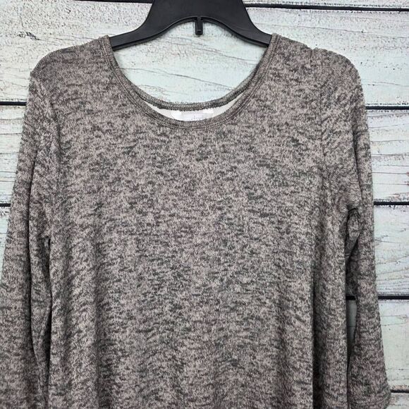 Francesca’s Charlie M Gray Knit Chiffon Hem Top - Picture 2 of 7